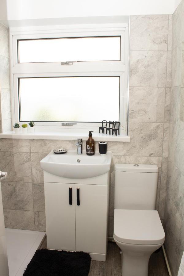 Cosy 3Bed Bungalow In West Kirby, Free Parking Frankby Zewnętrze zdjęcie